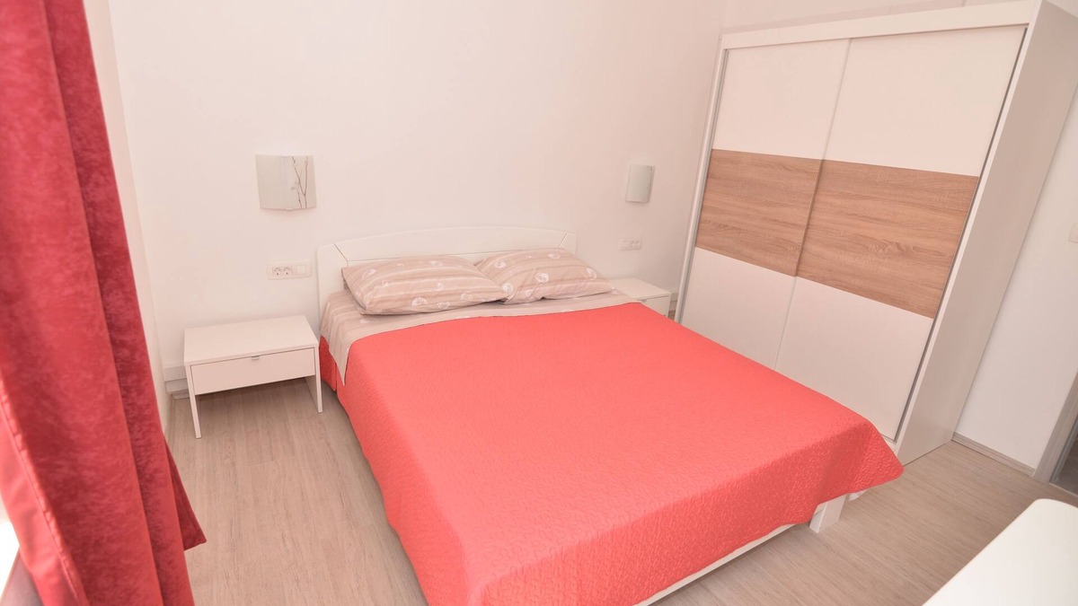 Tkon Apartment | Two bedroom apartment near beach Tkon, Pašman (A-16589-c)