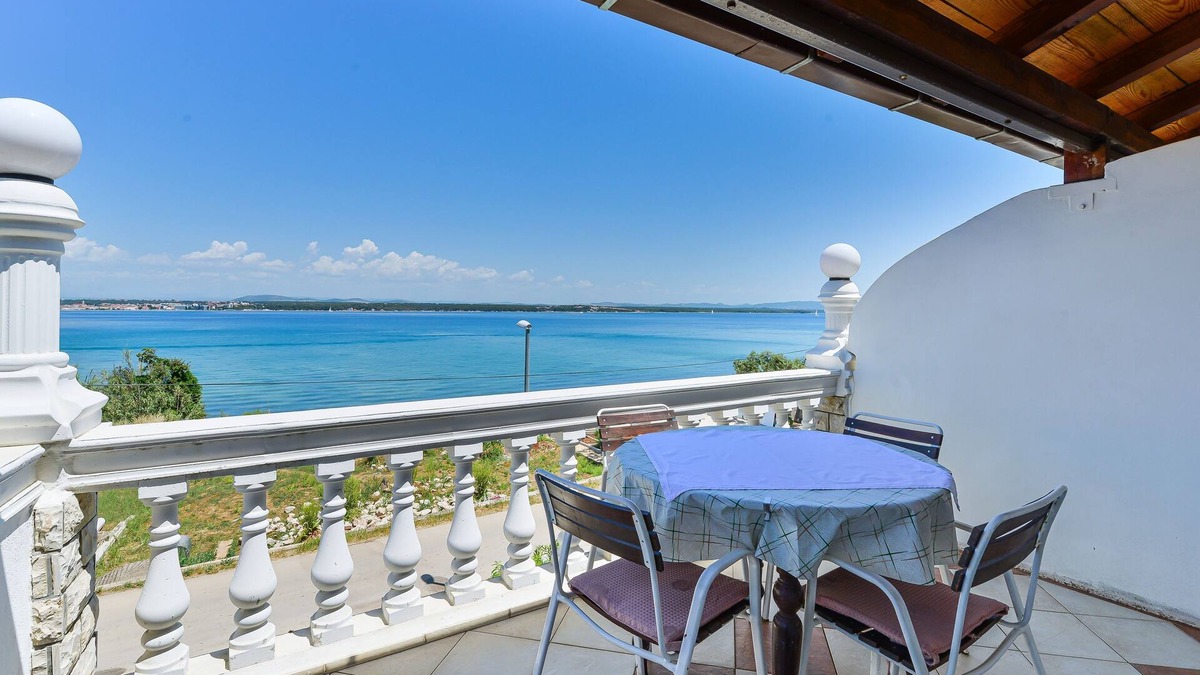 Tkon Apartment | Two bedroom apartment near beach Tkon, Pašman (A-336-c)