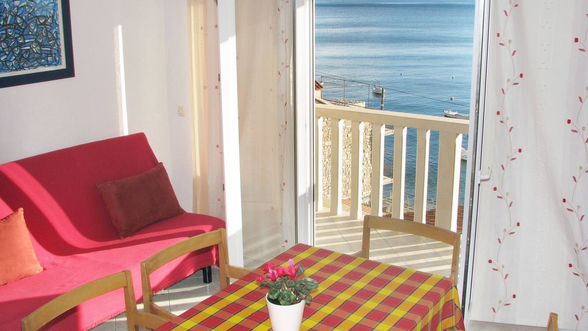 Bol Apartment | Two bedroom apartment near beach Bol, Brač (A-2905-a)