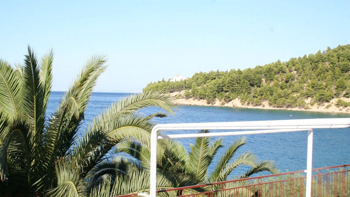Stanici Apartment | Two bedroom apartment near beach Stanići, Omiš (A-1032-a)