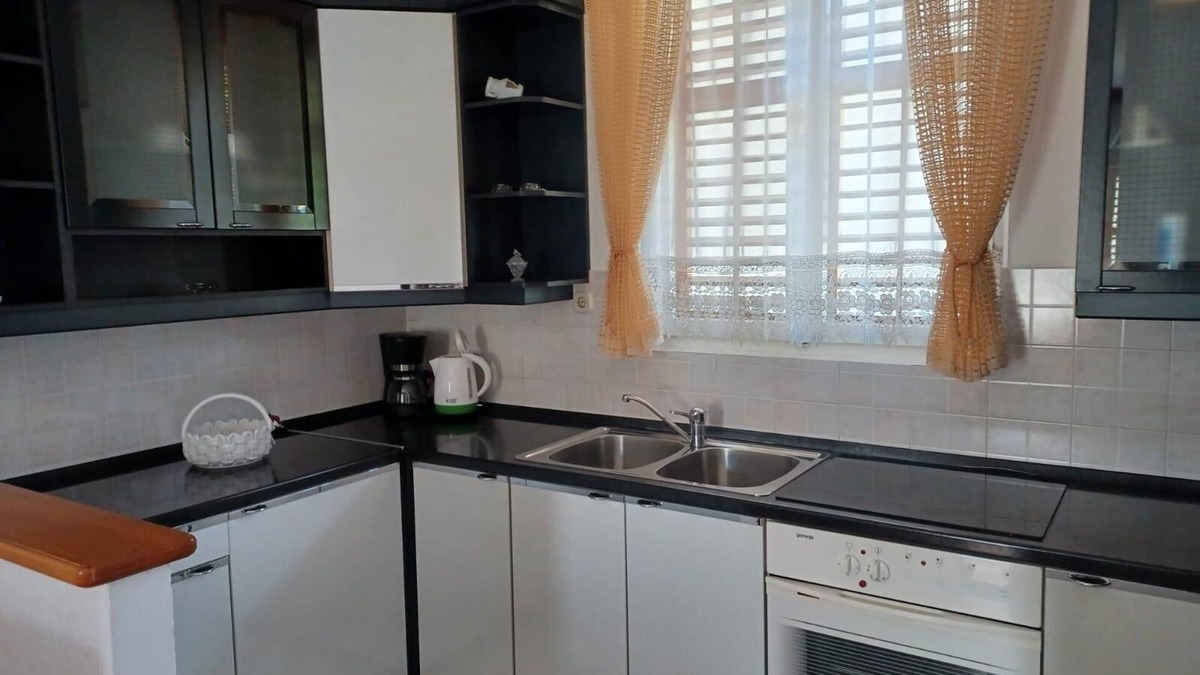 Kampor Apartment | Two bedroom apartment near beach Kampor, Rab (A-22228-b)