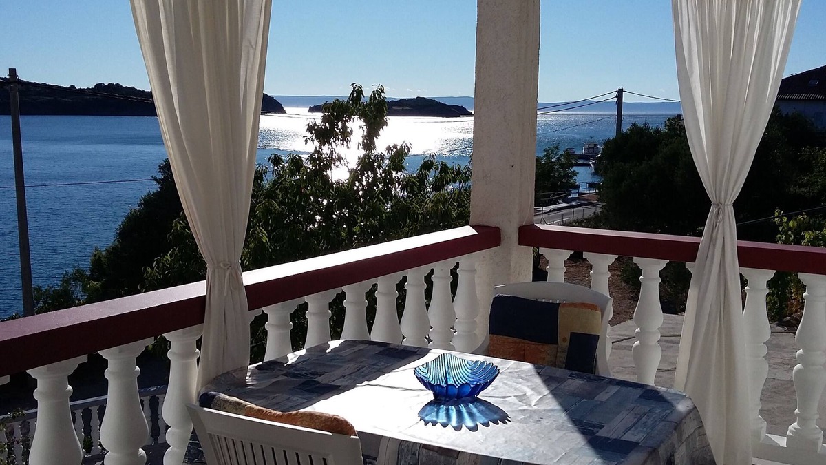Rab Town Apartment | Two bedroom apartment near beach Supetarska Draga - Gornja, Rab (A-2016-b)