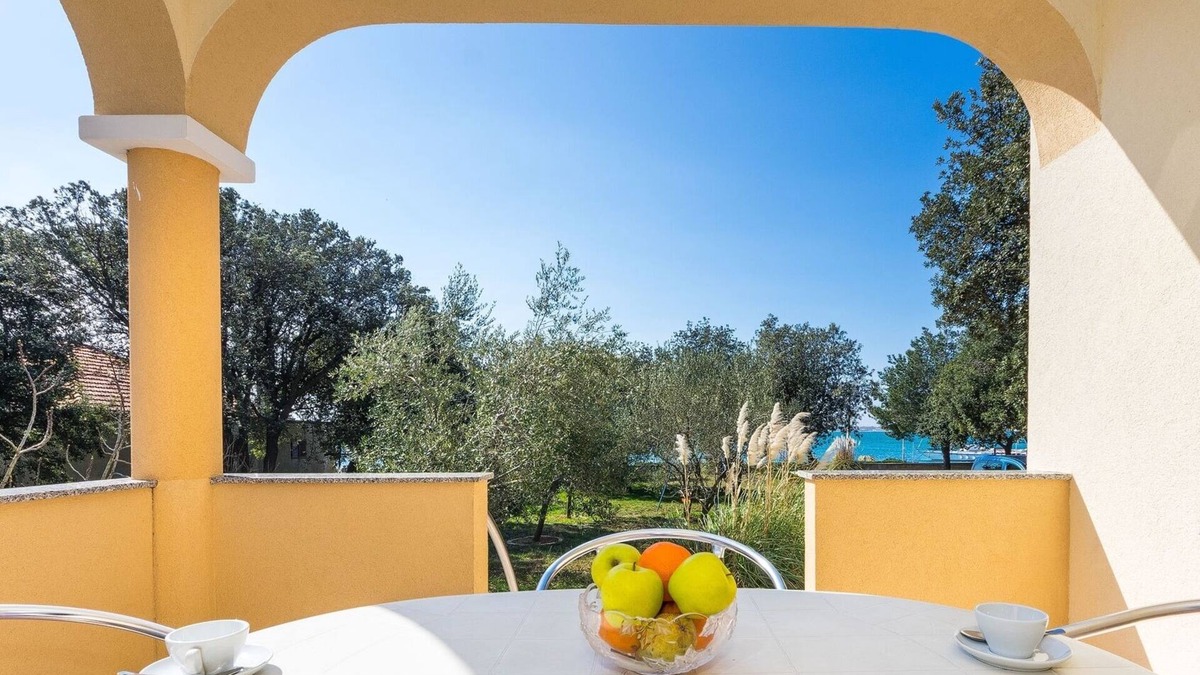 Vrsi Apartment | Two bedroom apartment near beach Vrsi - Mulo, Zadar (A-5951-b)