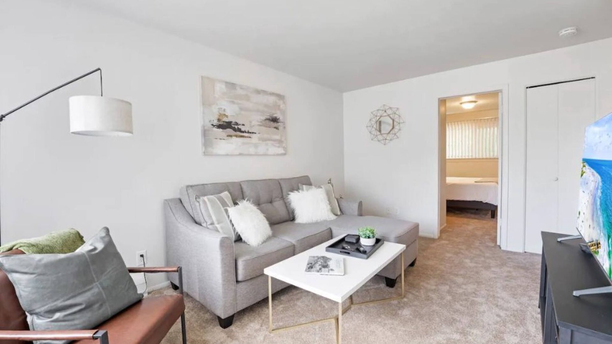 Gibraltar Apartment | Two bedroom apartment - Near parks and Detroit River!