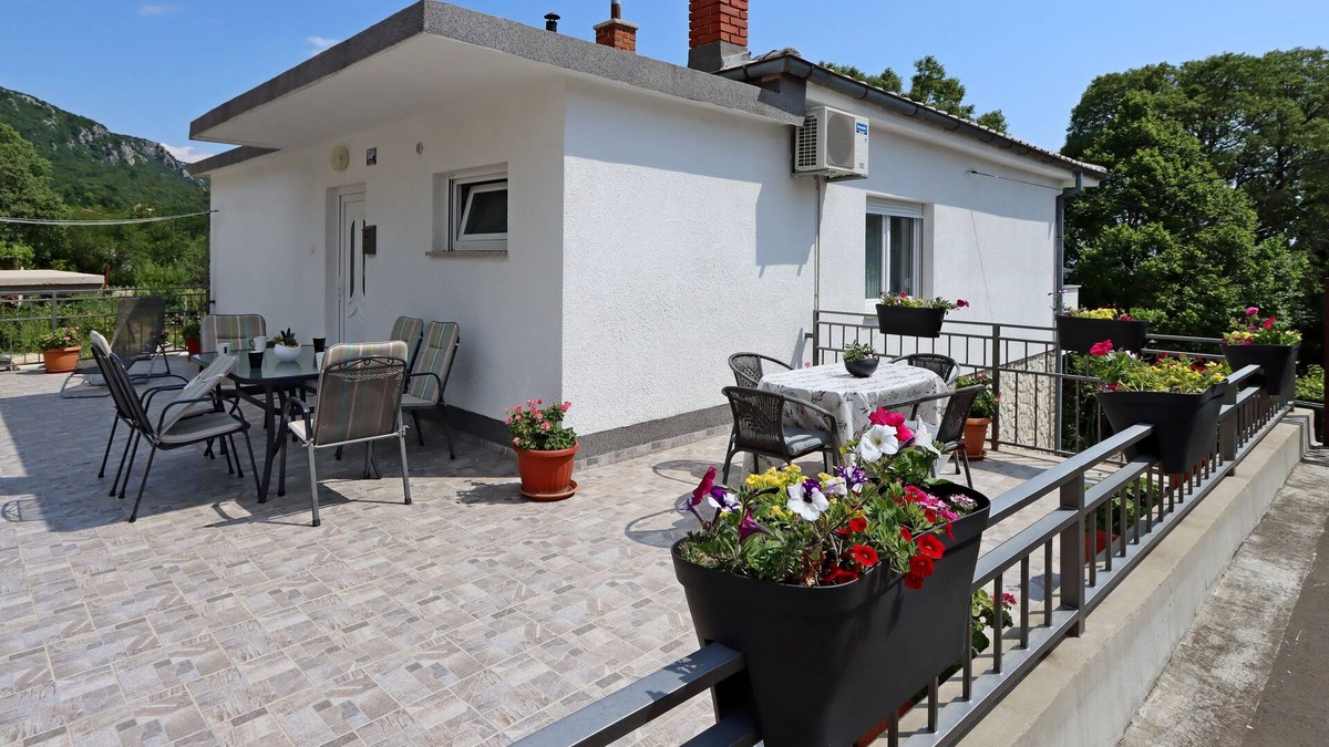 Bribir Apartment | Two bedroom apartment with terrace and sea view Bribir, Novi Vinodolski (A-19862-a)