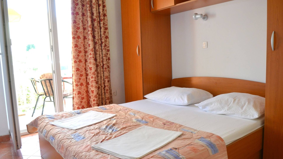 Gradac Apartment | Two bedroom apartment with balcony and sea view Gradac, Makarska (A-13681-f)