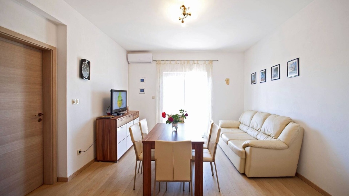 Gornje Selo Apartment | Two bedroom apartment with balcony Gornje selo, Šolta (A-15545-a)