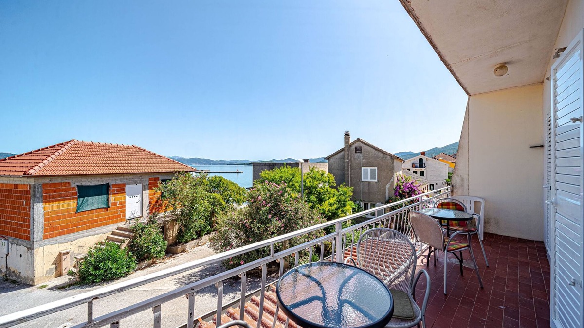 Drace Apartment | Two bedroom apartment with balcony and sea view Drače, Pelješac (A-14019-b)
