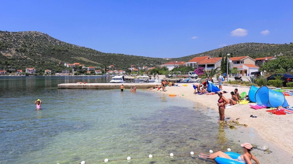 Poljica Apartment | Two bedroom apartment with balcony and sea view Poljica, Trogir (A-22079-a)