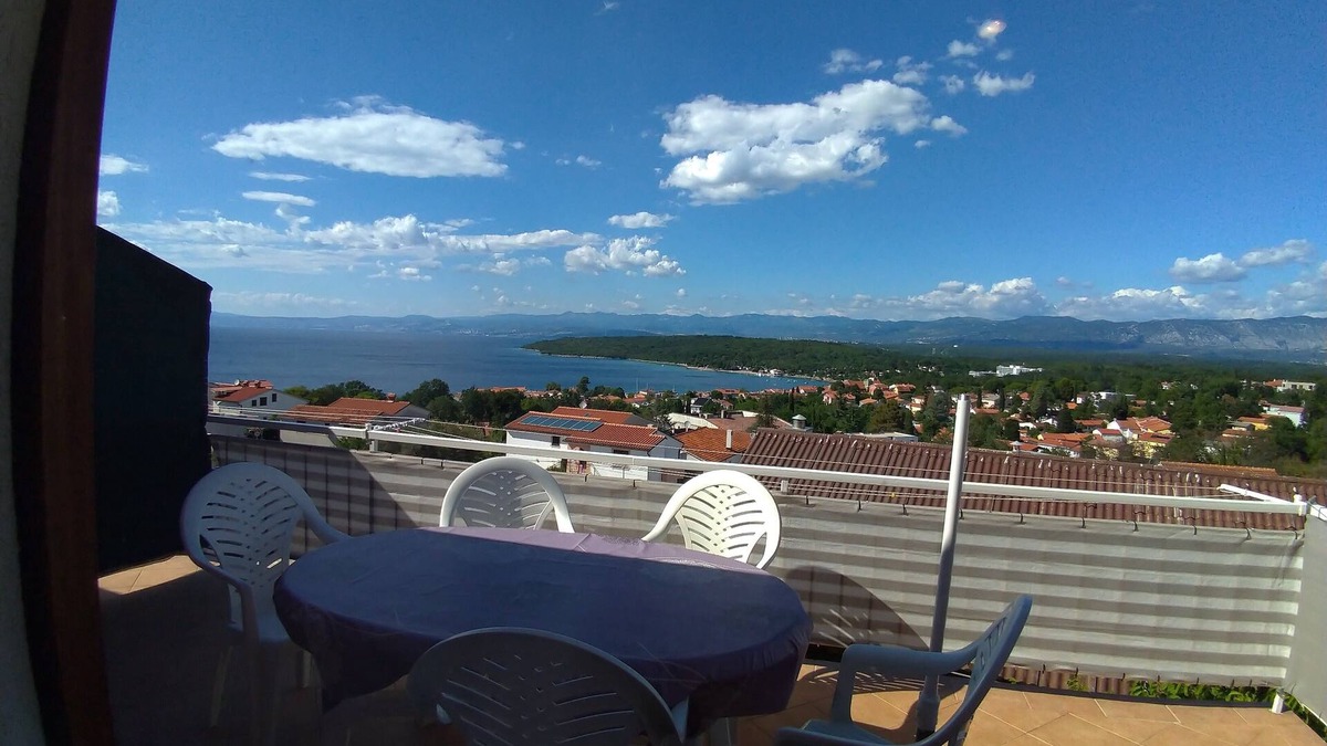 Njivice Apartment | Two bedroom apartment with terrace and sea view Njivice, Krk (A-15904-b)