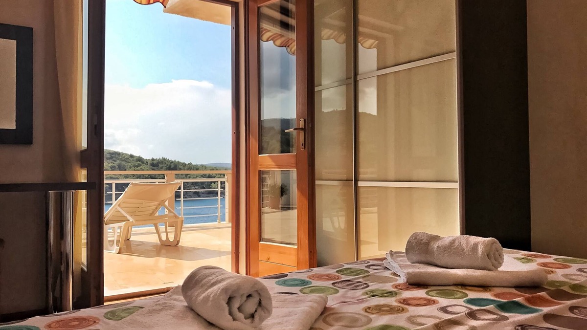 Povlja Apartment | Two bedroom apartment with terrace and sea view Povlja, Brač (A-14399-e)