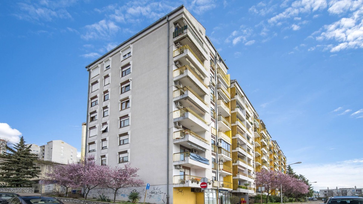 Rijeka Apartment | Two bedroom apartment with balcony and sea view Rijeka (A-17629-a)