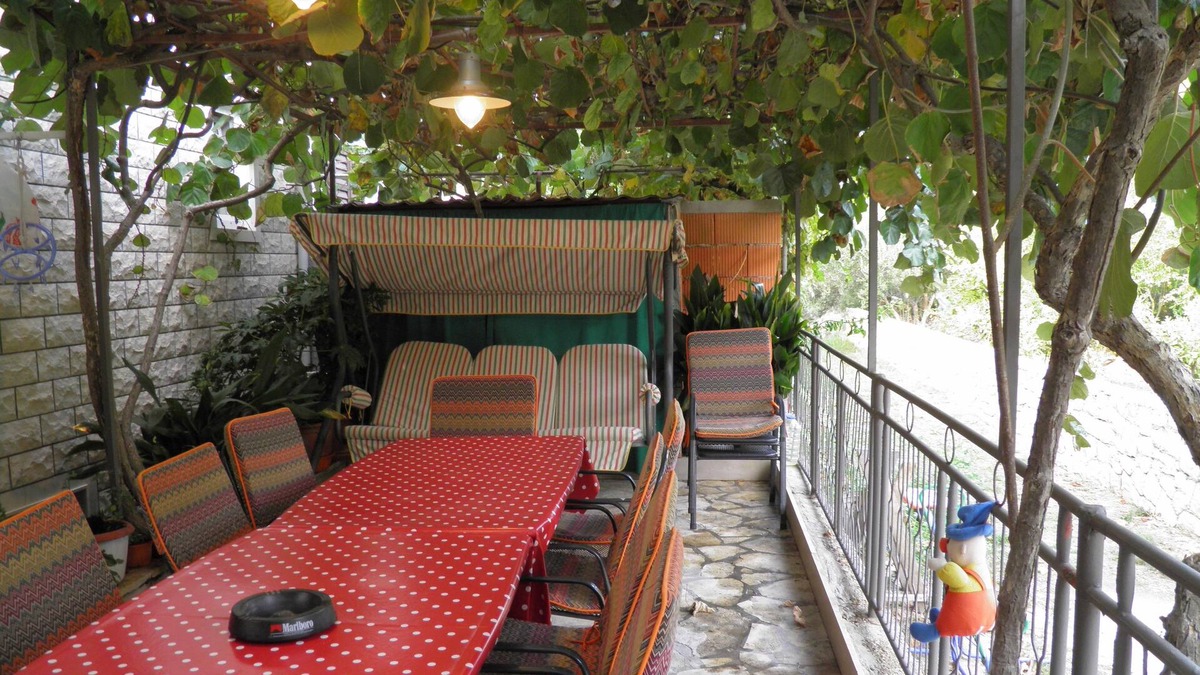 Mirce Apartment | Two bedroom apartment with terrace Mirca, Brač (A-2838-b)