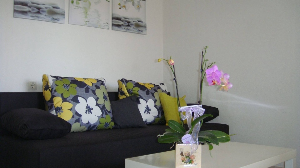 Supetar Apartment | Two bedroom apartment with air-conditioning Supetar, Brač (A-13180-b)