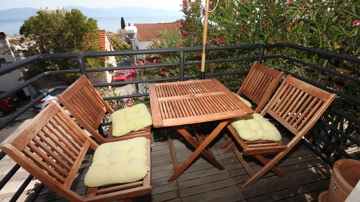 Gradac Apartment | Two bedroom apartment with balcony and sea view Gradac, Makarska (A-6661-a)