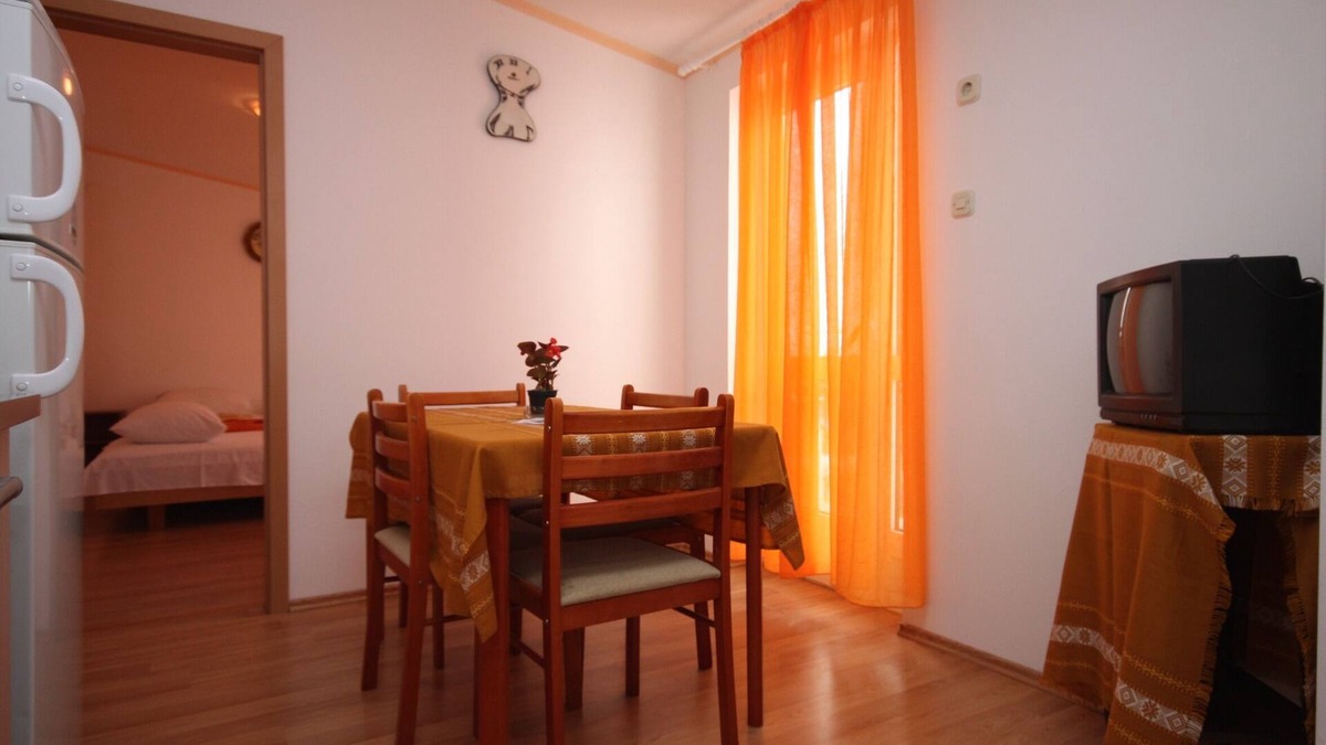 Gradac Apartment | Two bedroom apartment with balcony and sea view Gradac, Makarska (A-6820-b)