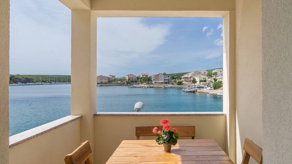 Simuni Apartment | Two bedroom apartment with balcony and sea view Šimuni, Pag (A-18386-b)
