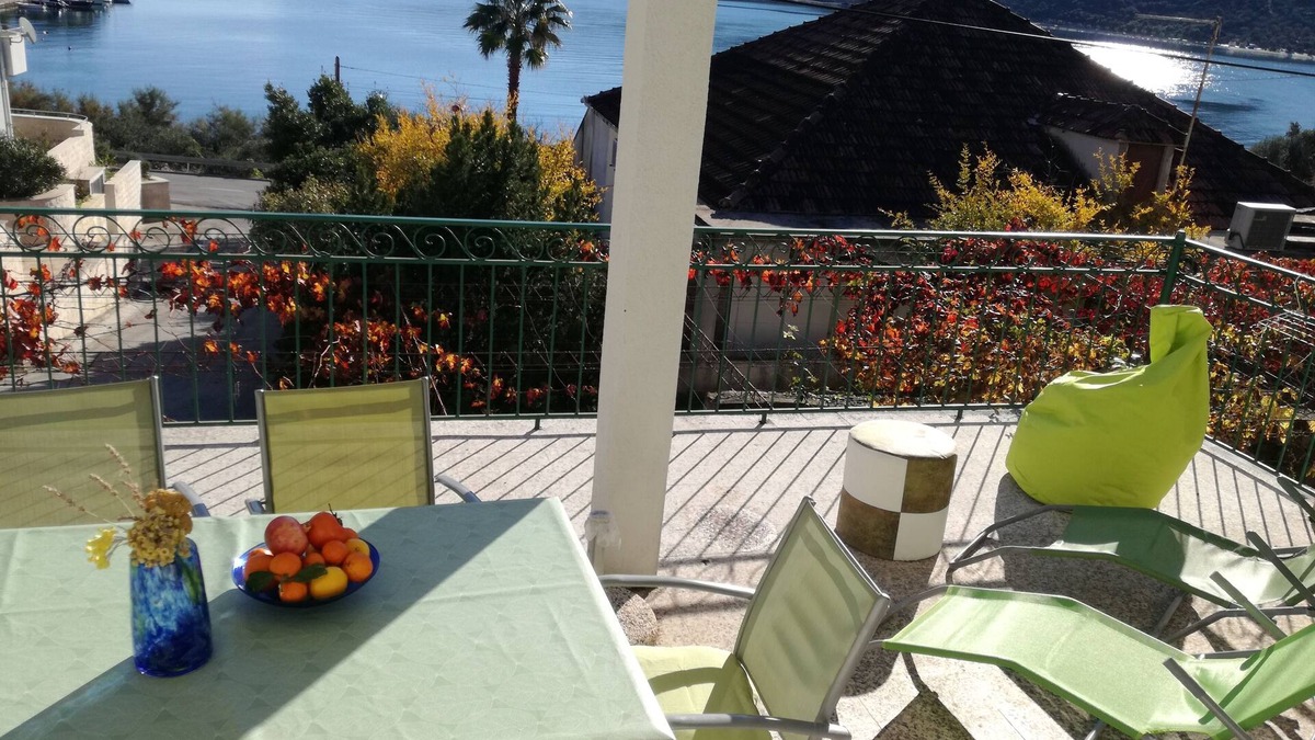 Marina Apartment | Two bedroom apartment with terrace and sea view Marina, Trogir (A-14191-b)