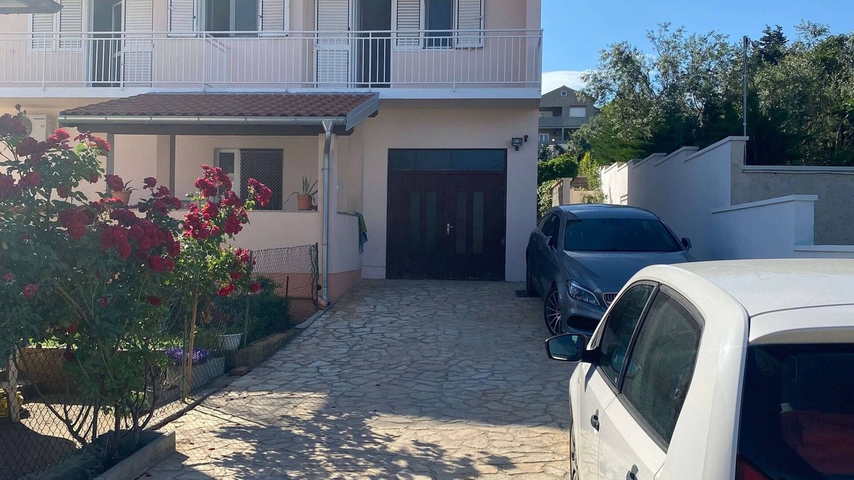 Preko Apartment | Two bedroom apartment with balcony and sea view Preko, Ugljan (A-23327-b)