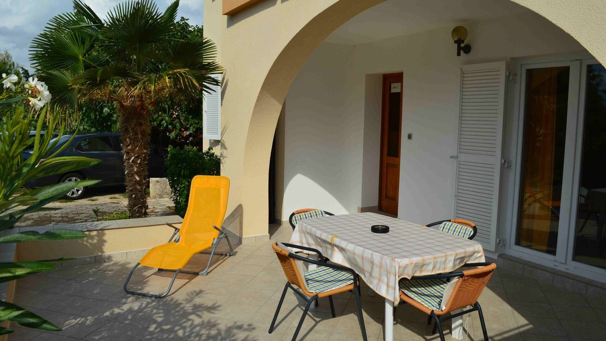 Punat Apartment | Two bedroom apartment with terrace Punat, Krk (A-16307-a)