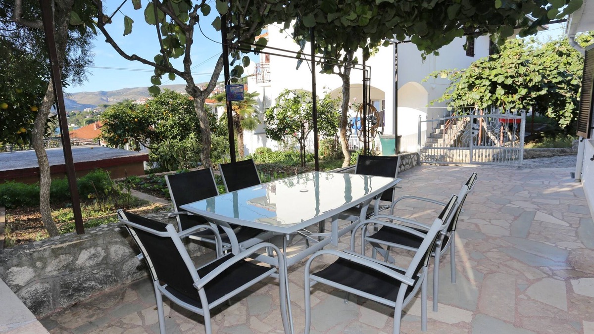 Trogir Apartment | Two bedroom apartment with terrace Trogir (A-10342-a)