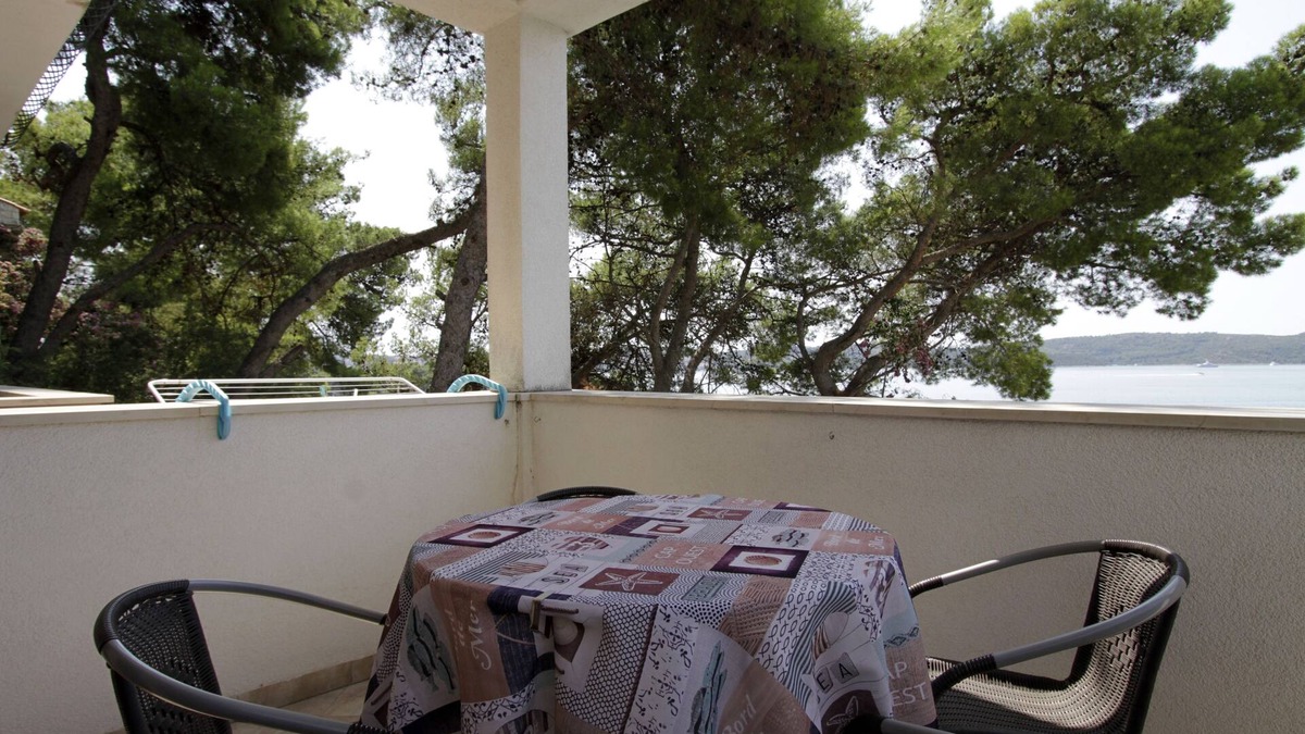 Trogir Apartment | Two bedroom apartment with terrace and sea view Trogir (A-11895-a)