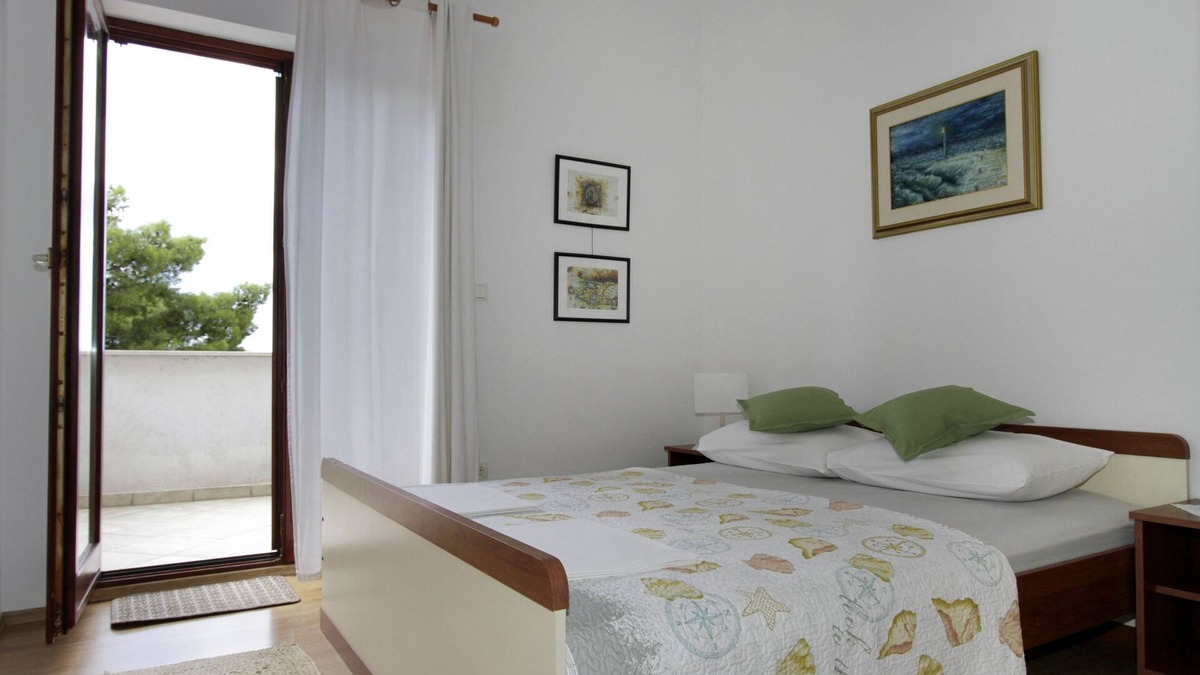 Trogir Apartment | Two bedroom apartment with terrace and sea view Trogir (A-11895-b)