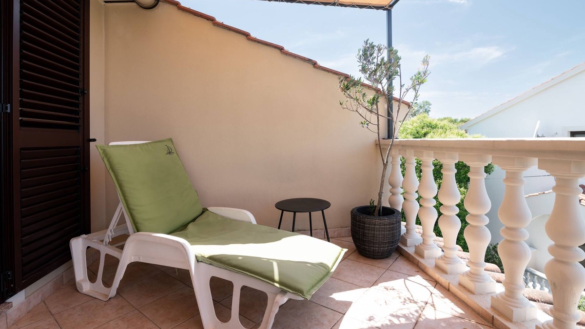 Muline Apartment | Two bedroom apartment with terrace and sea view Muline, Ugljan (A-8521-b)