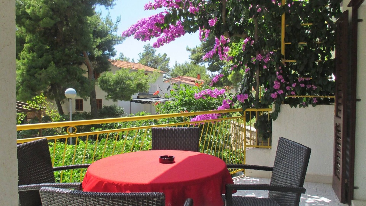 Ivan Dolac Apartment | Two bedroom apartment with terrace and sea view Ivan Dolac, Hvar (A-4584-a)