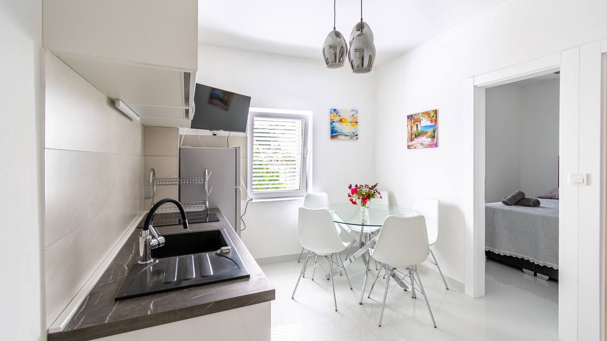 Poljana Apartment | Two bedroom apartment with air-conditioning Poljana, Ugljan (A-8419-b)