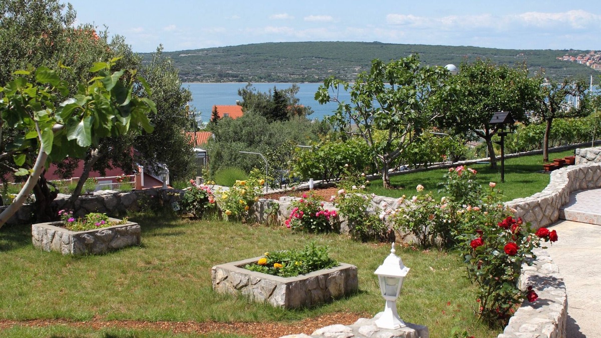 Punat Apartment | Two bedroom apartment with terrace and sea view Punat, Krk (A-5343-c)