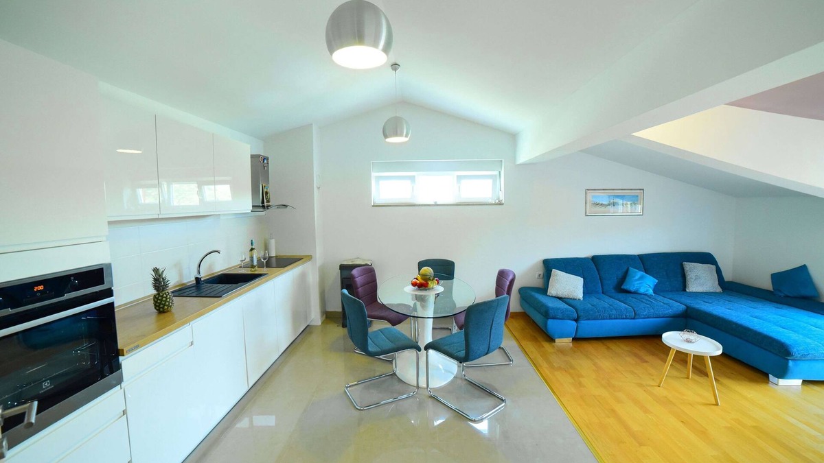 Citluk Apartment | Two bedroom apartment with balcony Sinj, Zagora (A-23403-a)