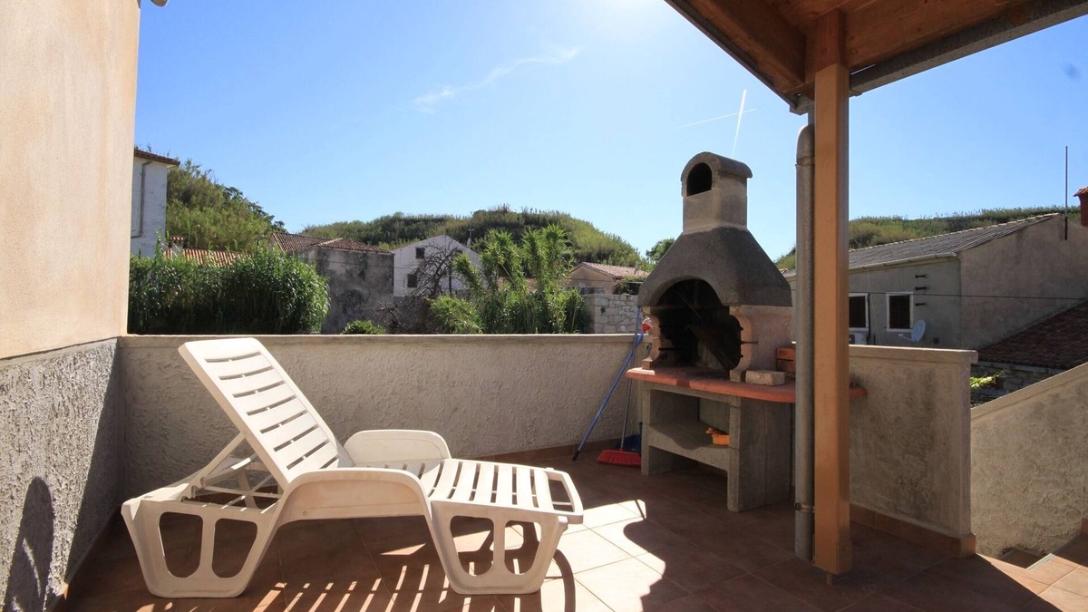Susak Apartment | Two bedroom apartment with terrace and sea view Susak, Lošinj (A-8050-e)