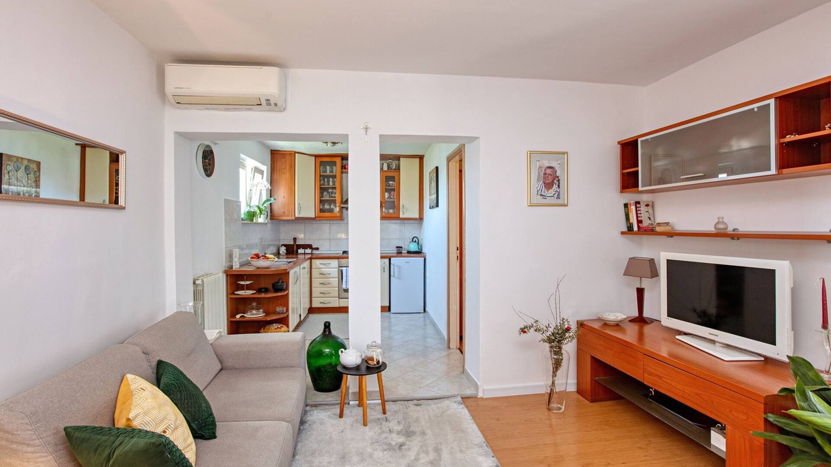 Tijesno Apartment | Two bedroom apartment with terrace Tisno, Murter (A-815-c)