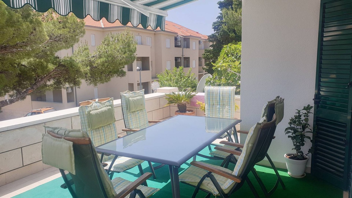 Bol Apartment | Two bedroom apartment with terrace and sea view Bol, Brač (A-14124-b)
