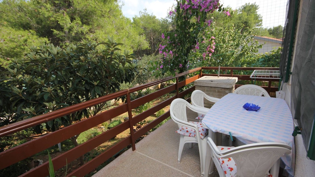 Municipality of Kali Apartment | Two bedroom apartment with terrace and sea view Cove Mala Lamjana, Ugljan (A-827-b)