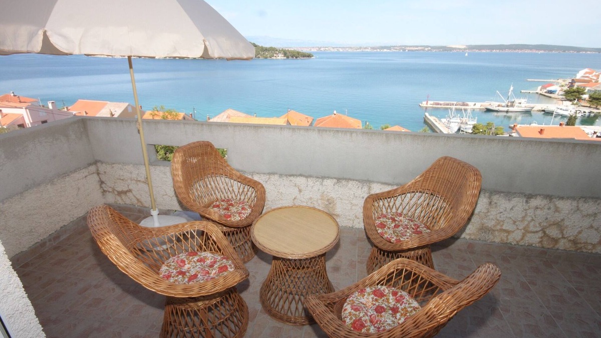 Kali Apartment | Two bedroom apartment with terrace and sea view Kali, Ugljan (A-8235-a)