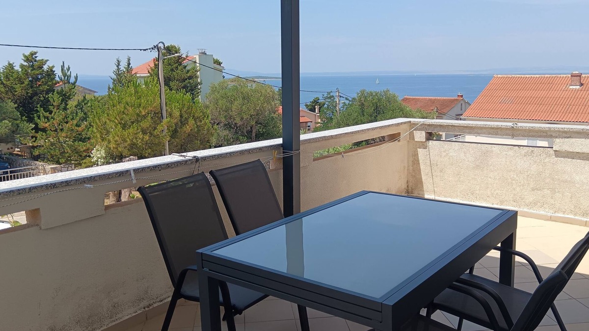 Lun Apartment | Two bedroom apartment with terrace and sea view Lun, Pag (A-24796-d)
