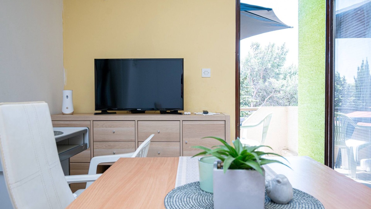 Mandre Apartment | Two bedroom apartment with terrace Mandre, Pag (A-22885-a)