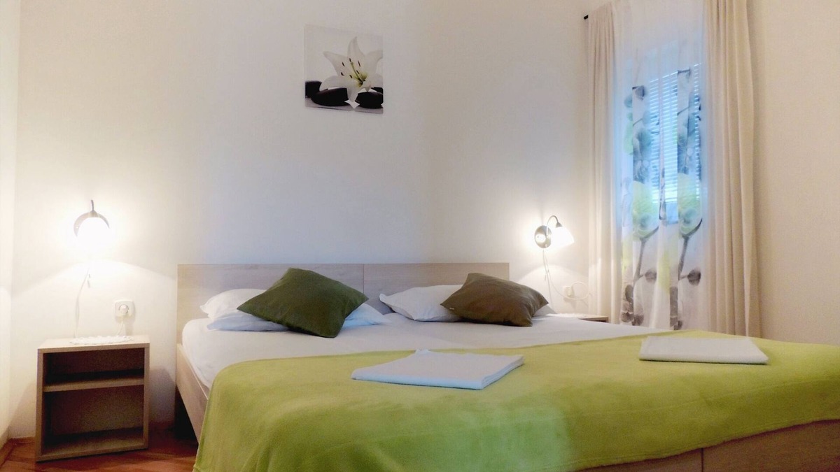 Pag Apartment | Two bedroom apartment with terrace and sea view Pag (A-4149-c)