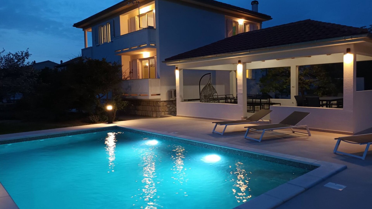 Kampor Apartment | Two bedroom apartment with terrace Kampor, Rab (A-16865-a)