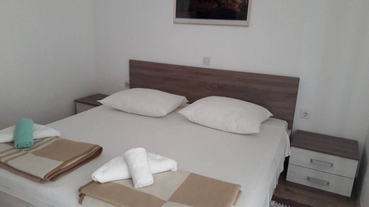 Barbat na Rabu Apartment | Two bedroom apartment with terrace and sea view Barbat, Rab (A-5070-b)