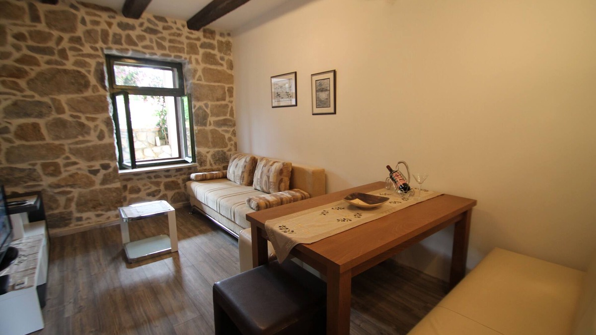 Kampor Apartment | Two bedroom apartment with terrace Kampor, Rab (A-15518-b)