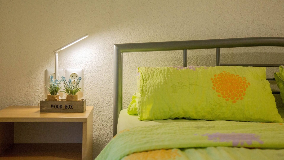 Milna Apartment | Two bedroom apartment with terrace and sea view Milna, Vis (A-8895-a)
