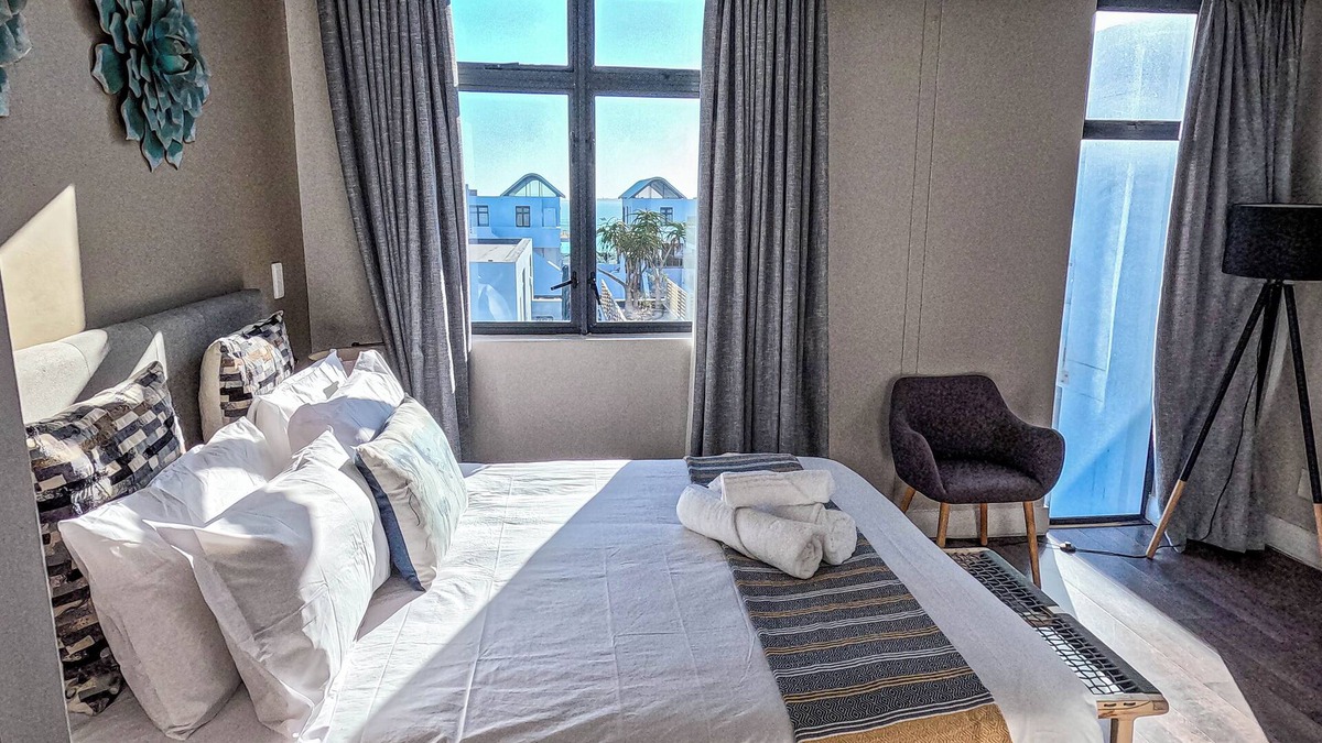 Big Bay Apartment | Two Bedroom Beachfront Penthouse with Parking
