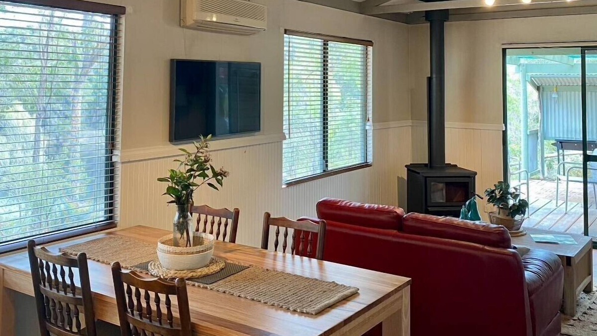 Peerabeelup House | Two-Bedroom Chalet with Spa - Ibis Pemberton