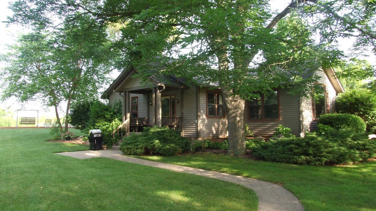 Acton Cottage | Two Bedroom Cottage On 2 Acre Stocked Pond Minutes From Downtown Indianapolis