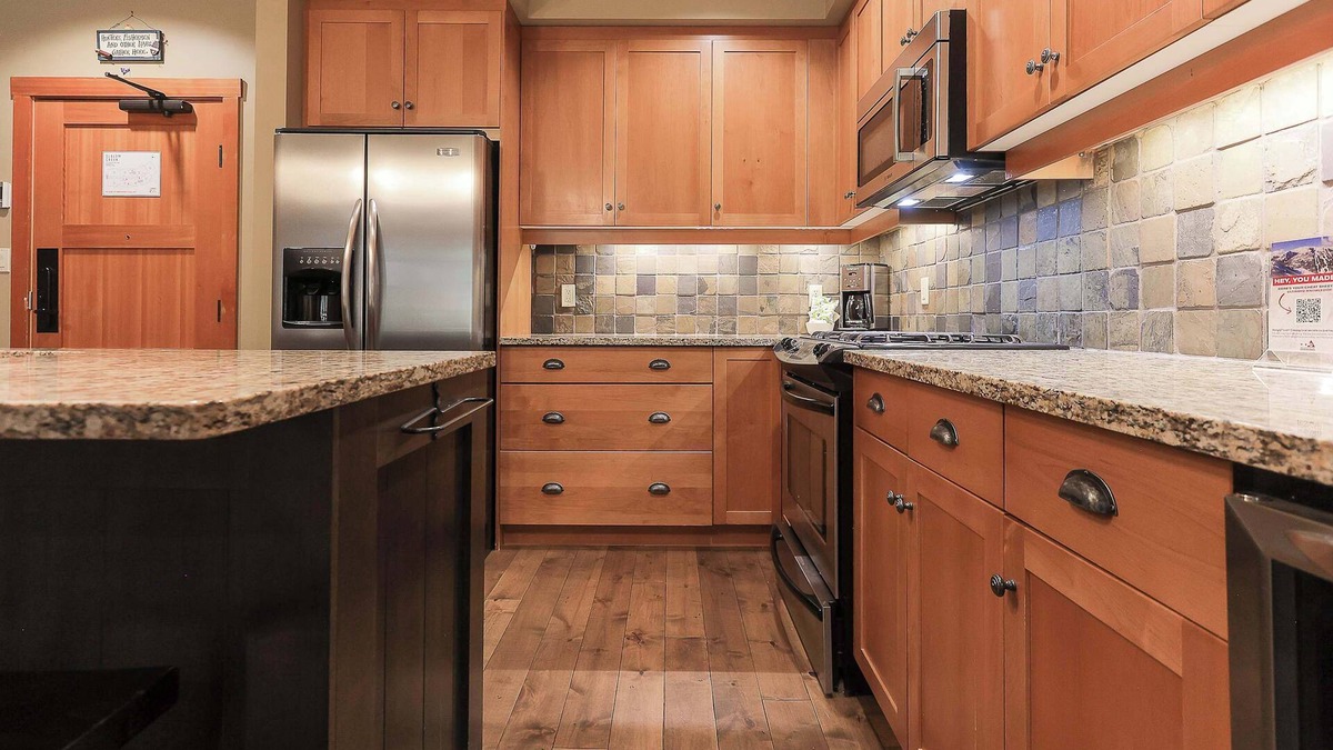 Rossland Condo | Two Bedroom + Den | Sleeps 6-8 | Slalom Creek Condos