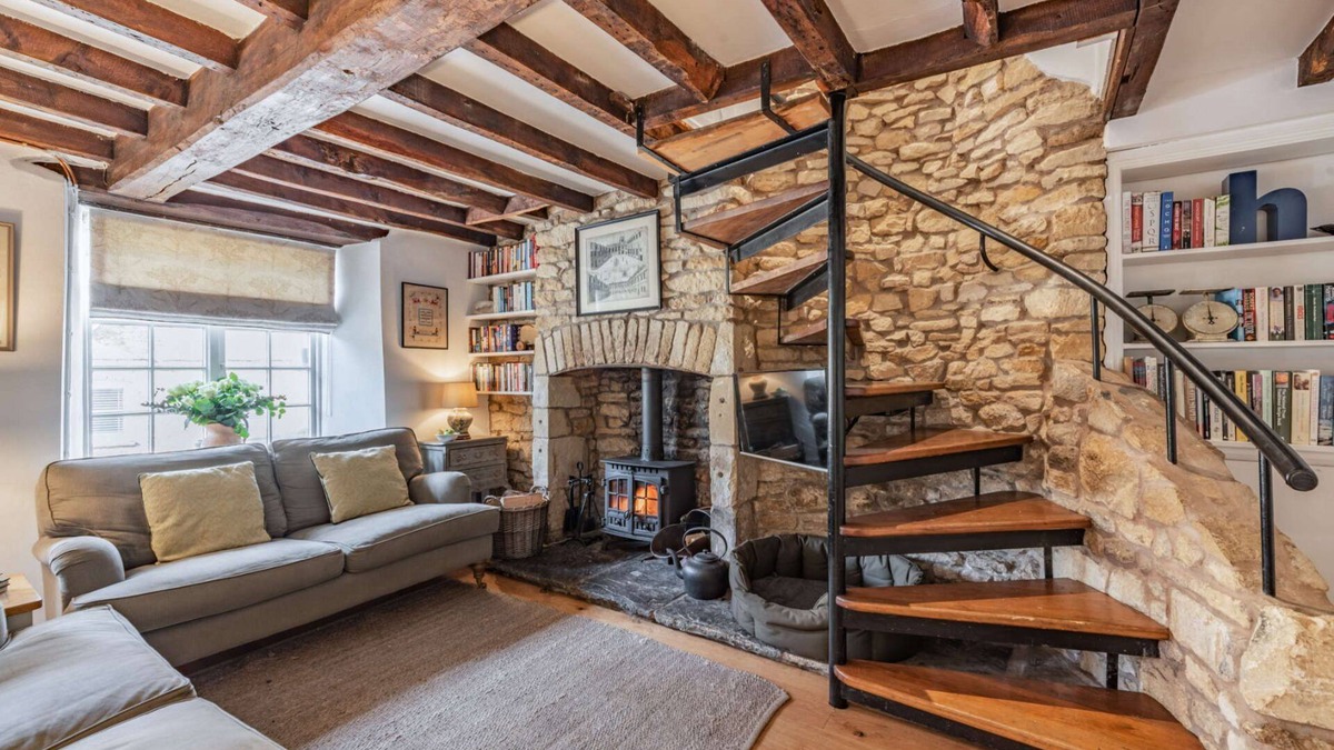 Chipping Norton Cottage | Two bedroom dog friendly holiday cottage in the Cotswolds with a hot tub - Garden Cottage
