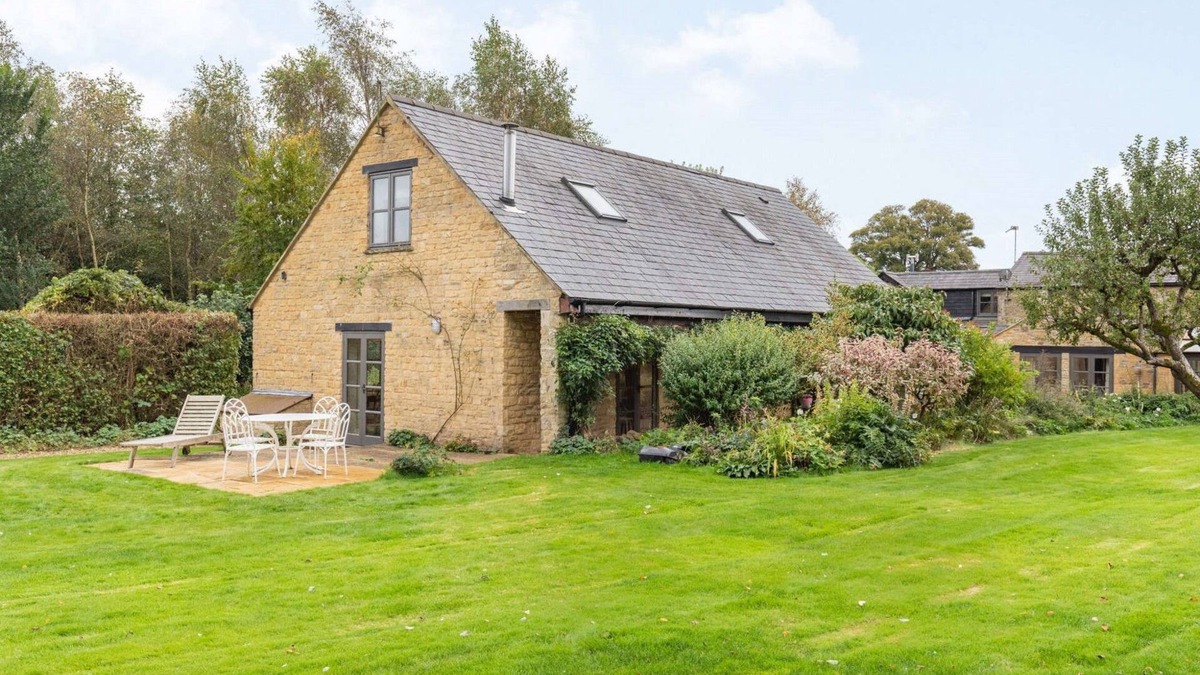 Whichford Cottage | Two bedroom dog friendly holiday cottage with wood burning stove - Tyte Cottage